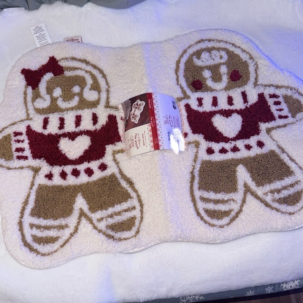 Sleigh Hill Gingerbread Girl and Boy Plush Bathroom Rug